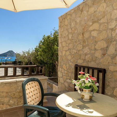 Harmony Hotel Keri Екстериор снимка