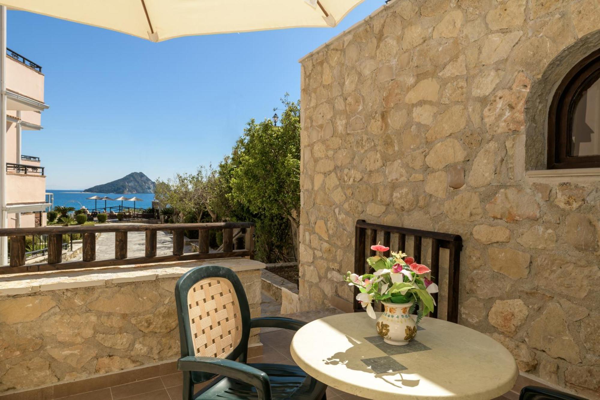 Harmony Hotel Keri Екстериор снимка